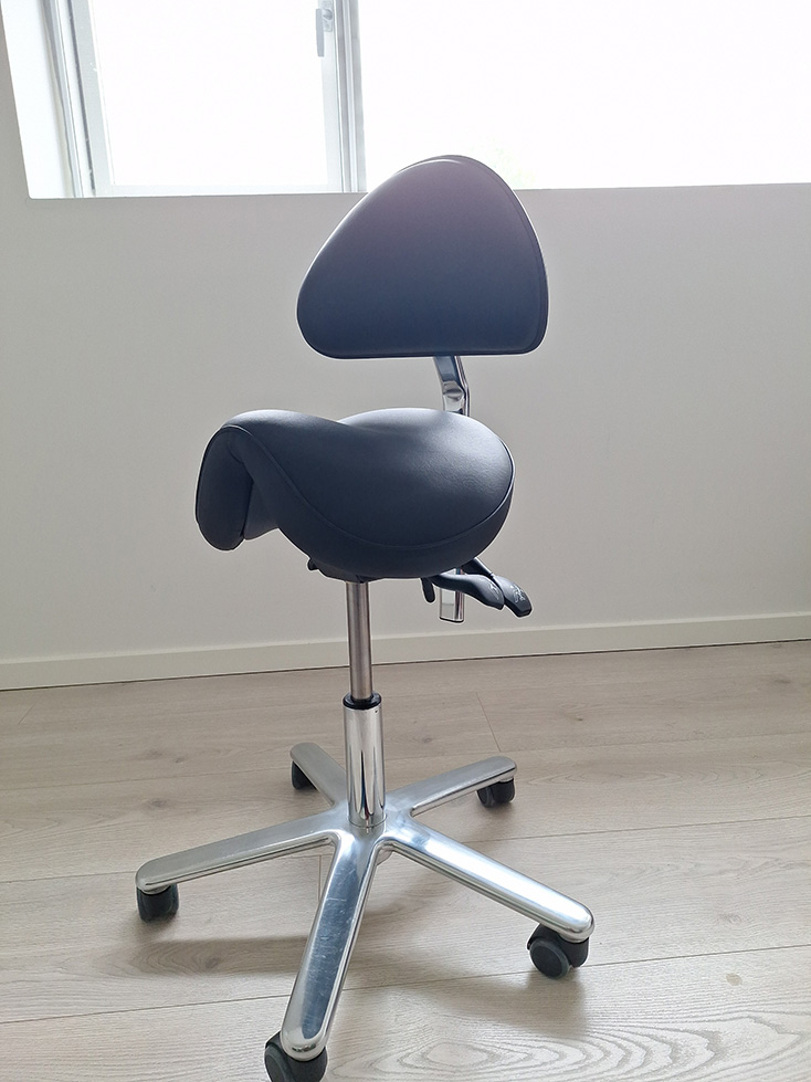 Brugt Ergotec sadelstol med sort polster